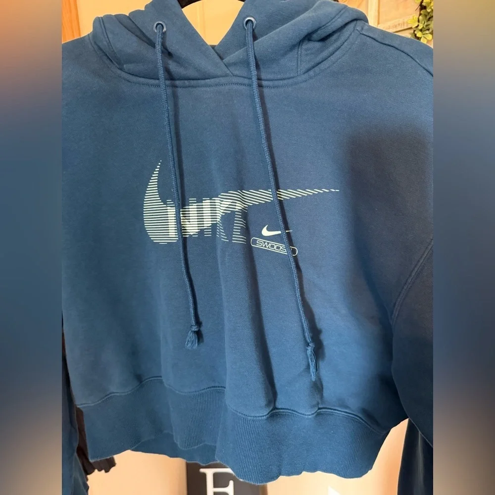 Women's Nike Sportswear Swoosh Fleece Crop Hoodie size Small - Picture 5 of 7